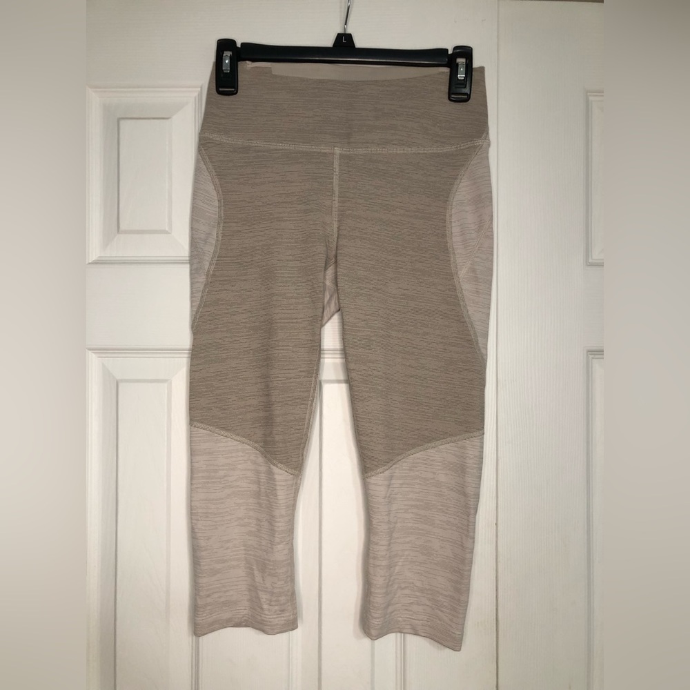 Outdoor Voices capri nylon Lycra spandex leggings two tone‎ tan women’s small